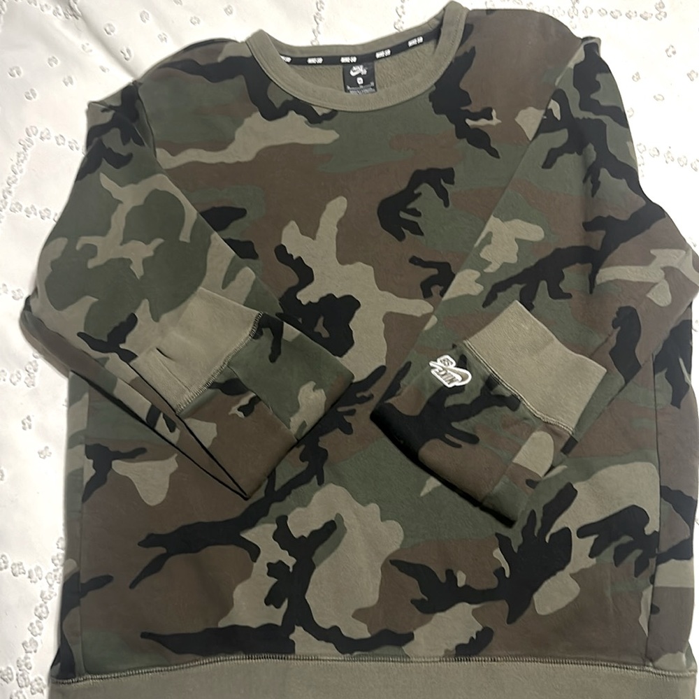 Xl Nike camo sweatshirt